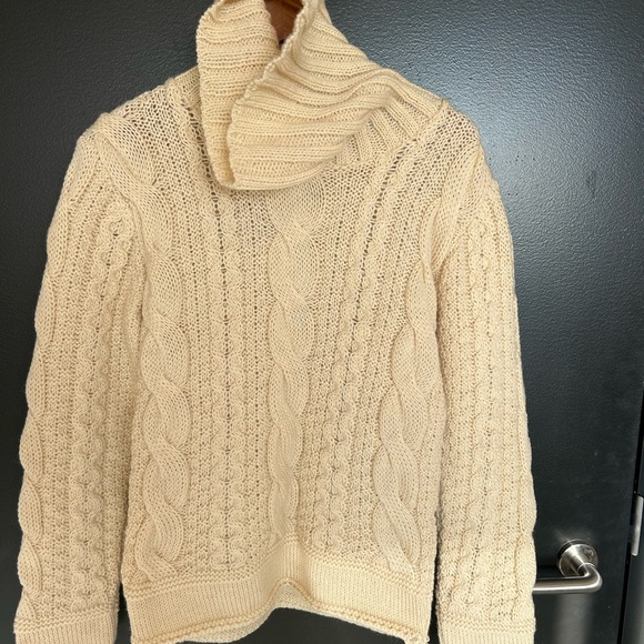 Highland home industries 100 percent wool cable knit turtleneck in GUC - Picture 6 of 13